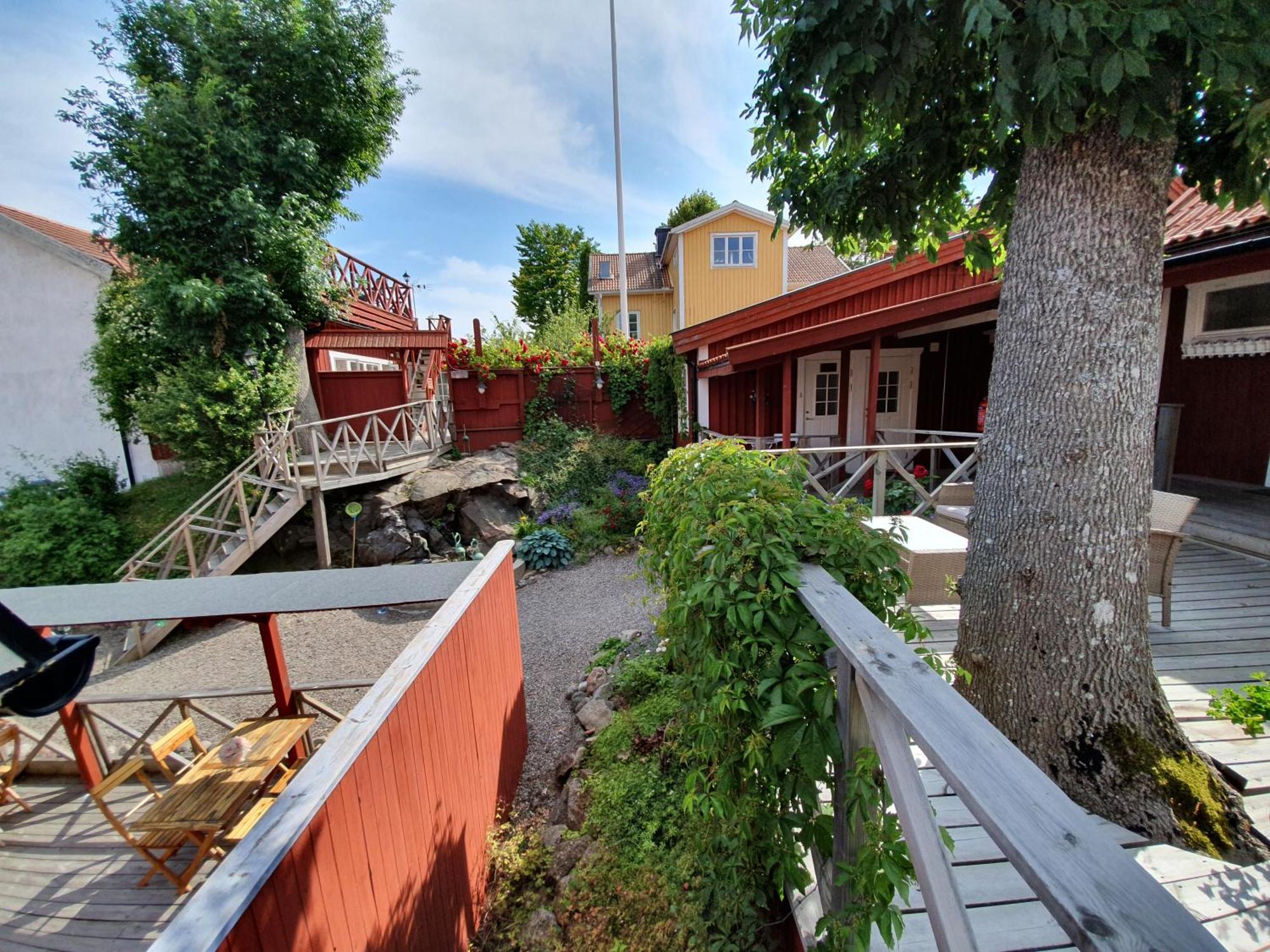 Gardshotell Klockargarden Oeregrund Exterior photo
