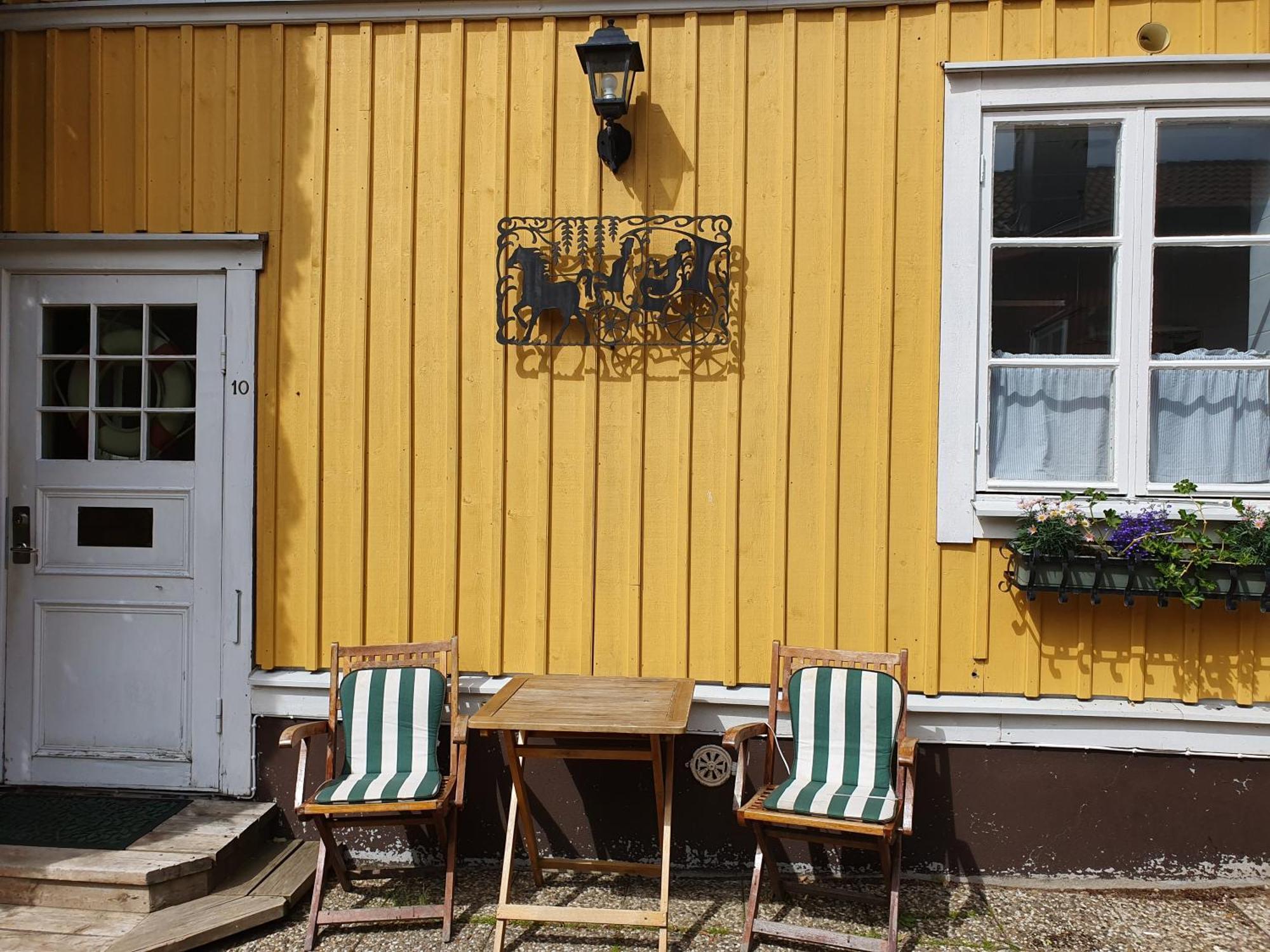 Gardshotell Klockargarden Oeregrund Exterior photo