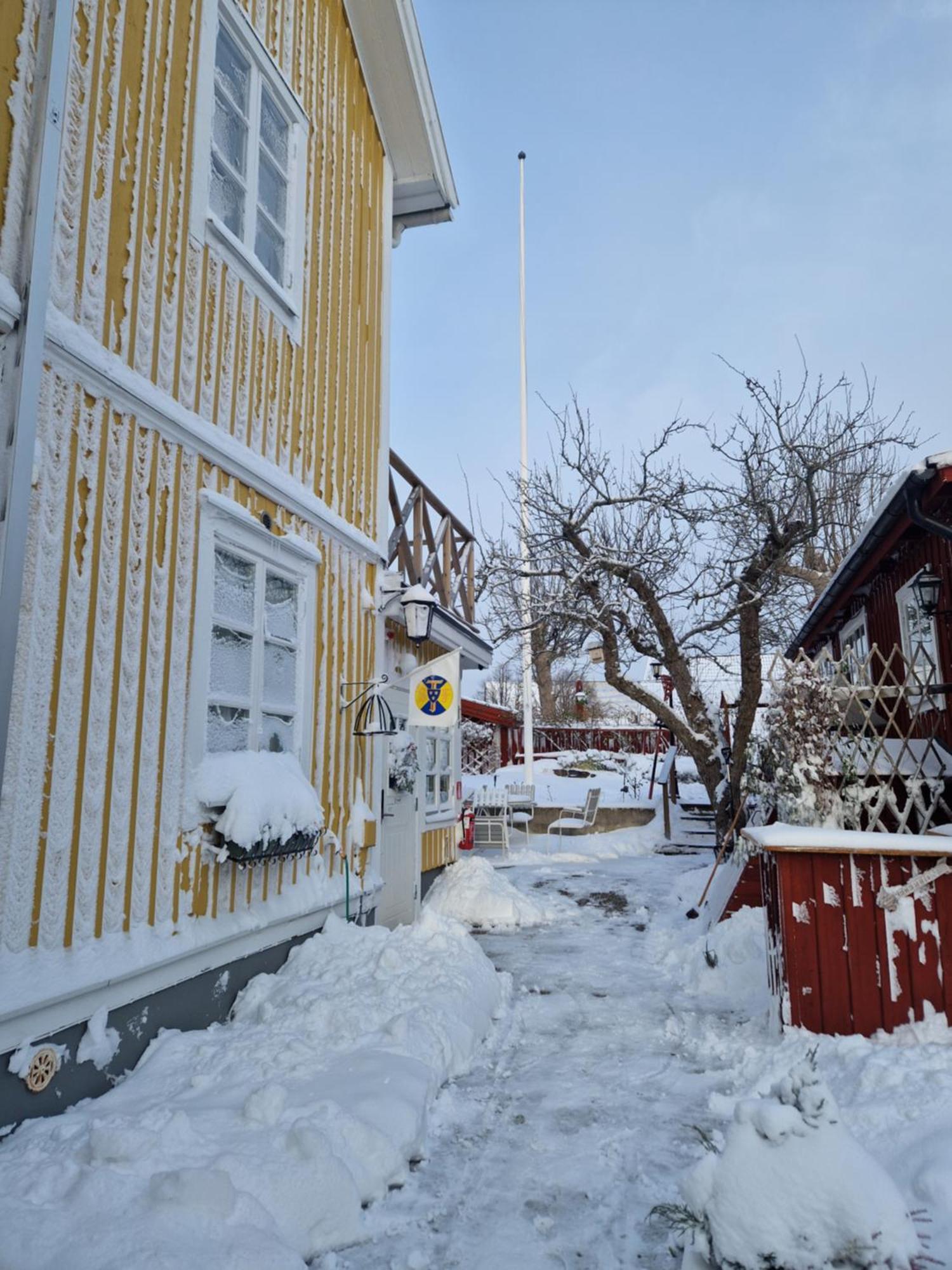 Gardshotell Klockargarden Oeregrund Exterior photo